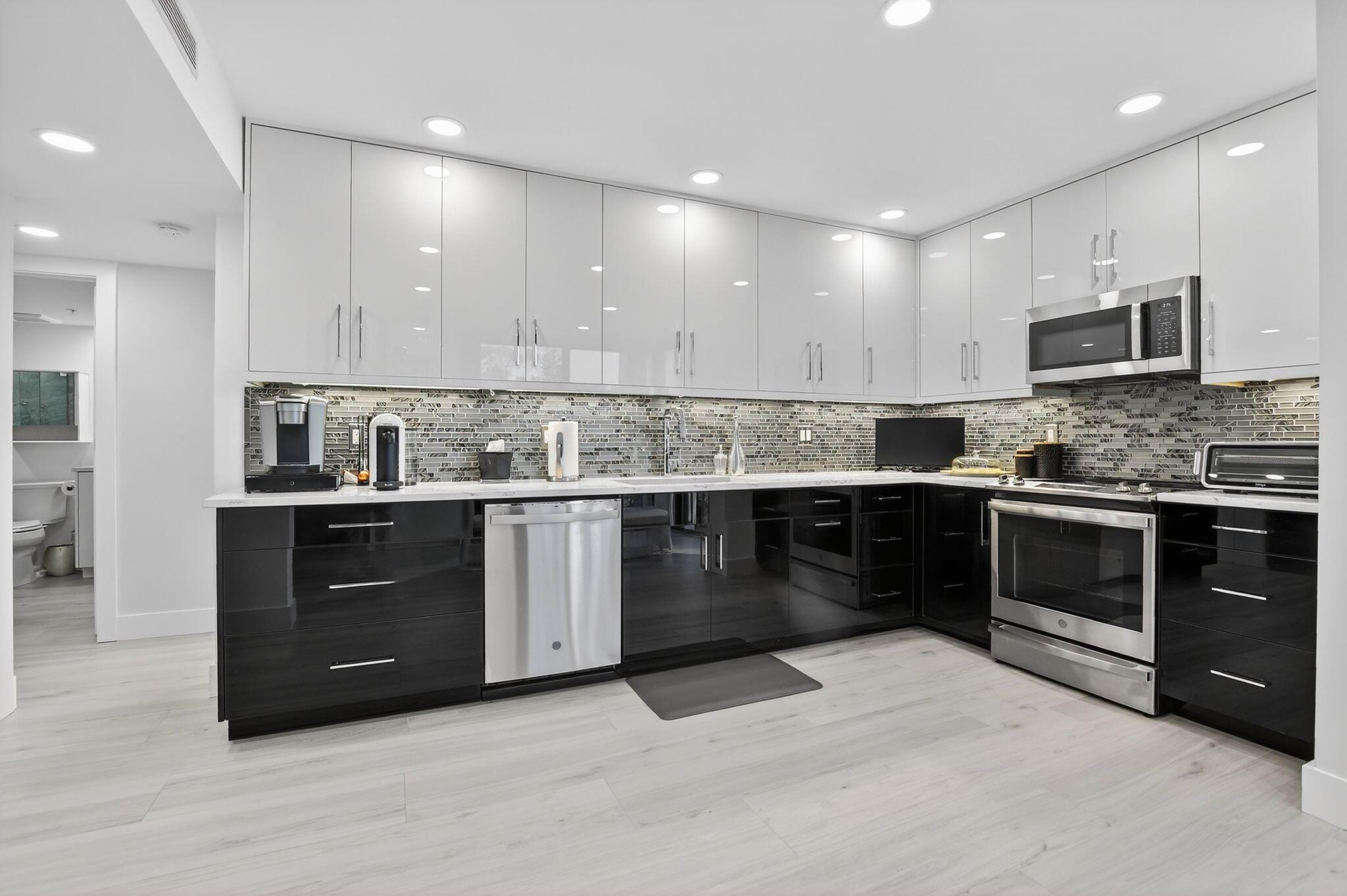 LAKEWOOD MIDRISE CONDO - Residential Lease