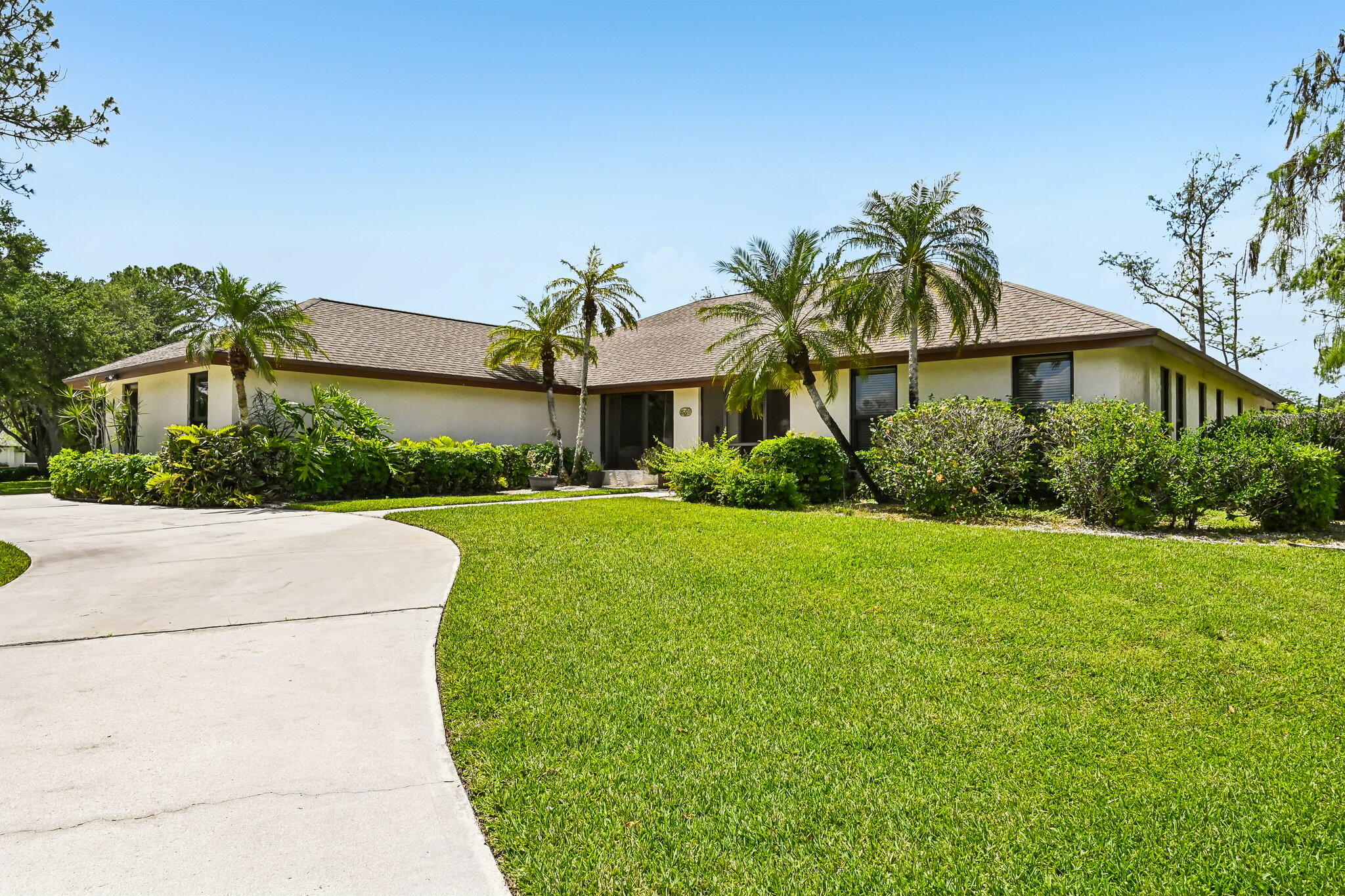 15220 Cedar Bluff Place