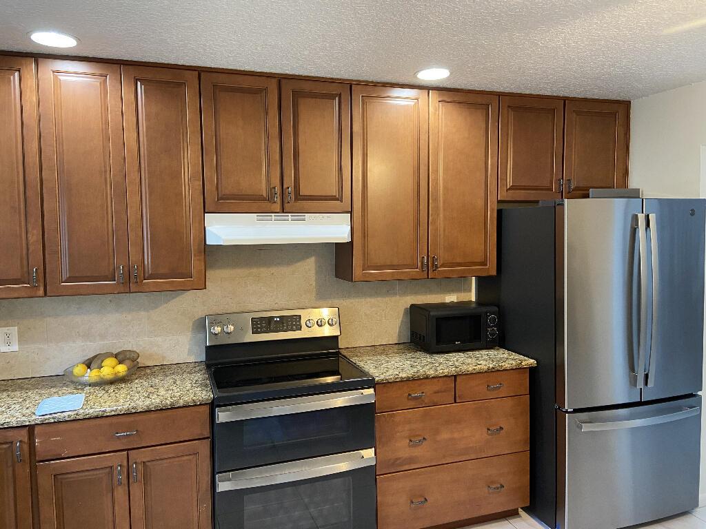 PINE SPRINGS PL 1 - Residential Lease