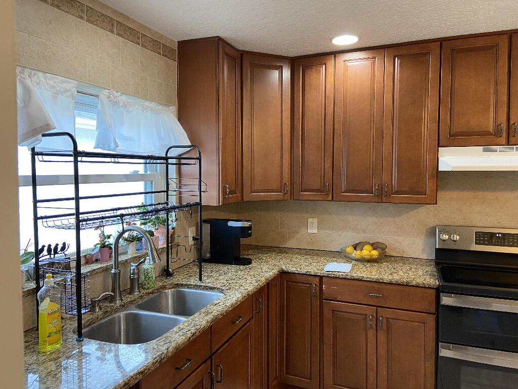 PINE SPRINGS PL 1 - Residential Lease