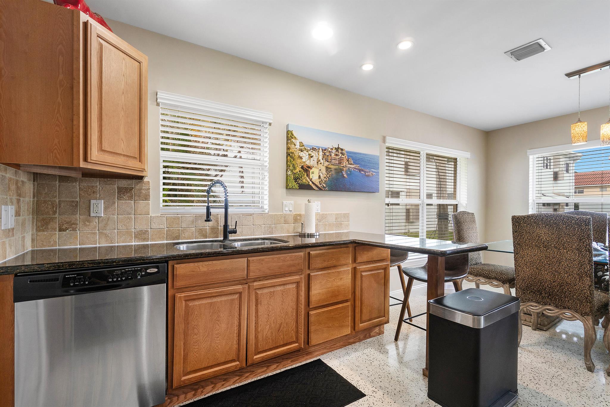 HARBOUR VILLAS - Residential Lease