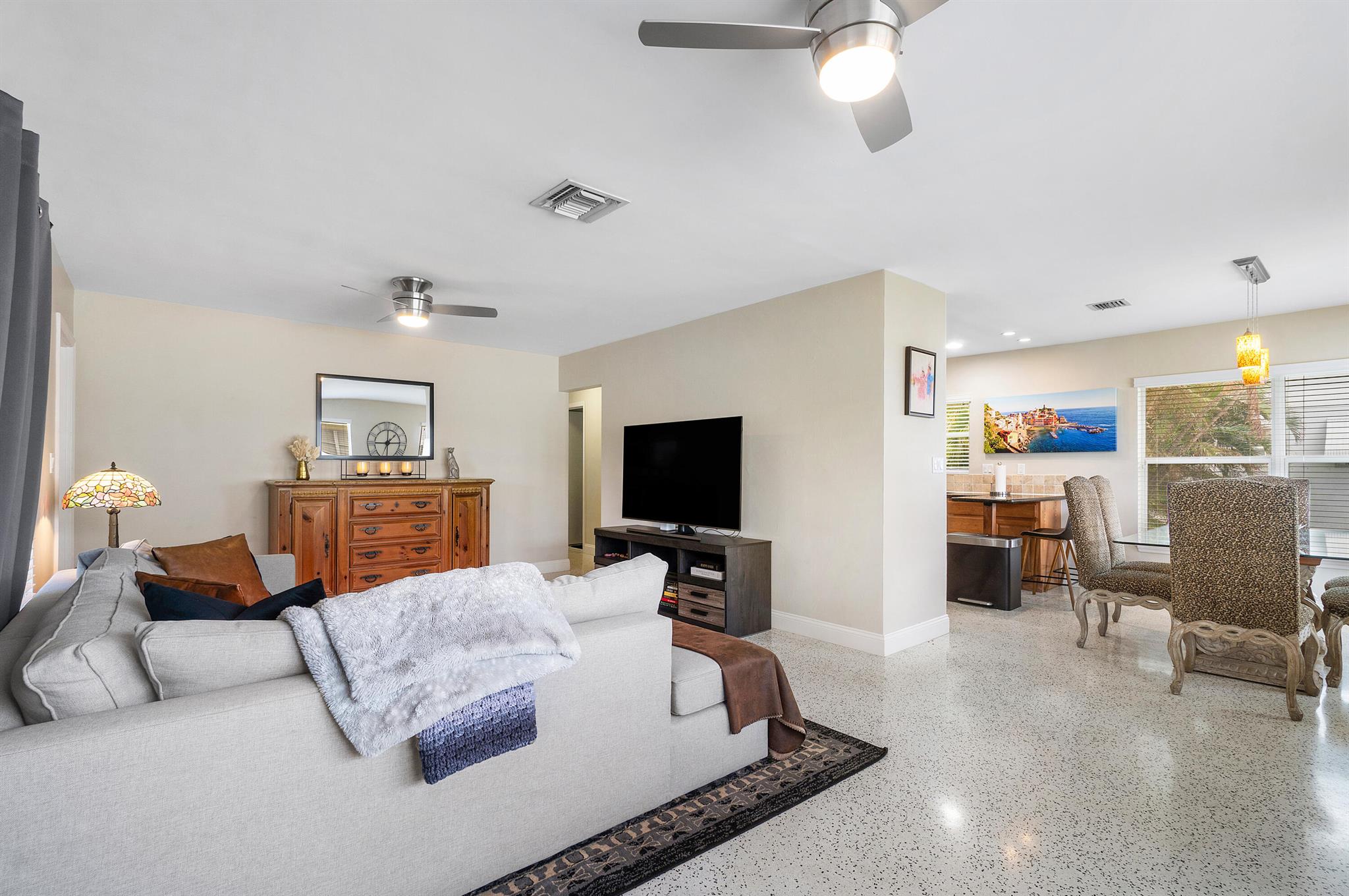 HARBOUR VILLAS - Residential Lease