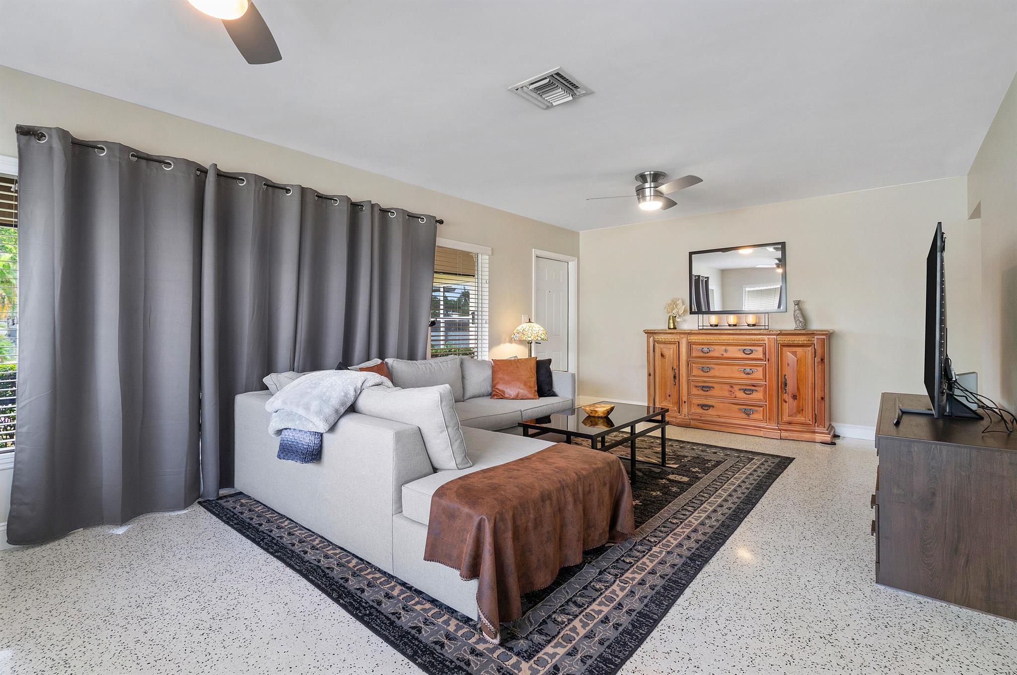 HARBOUR VILLAS - Residential Lease