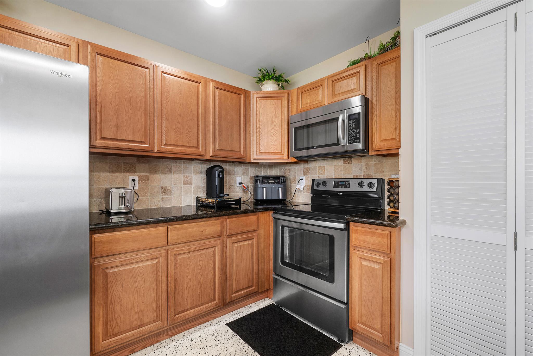 HARBOUR VILLAS - Residential Lease