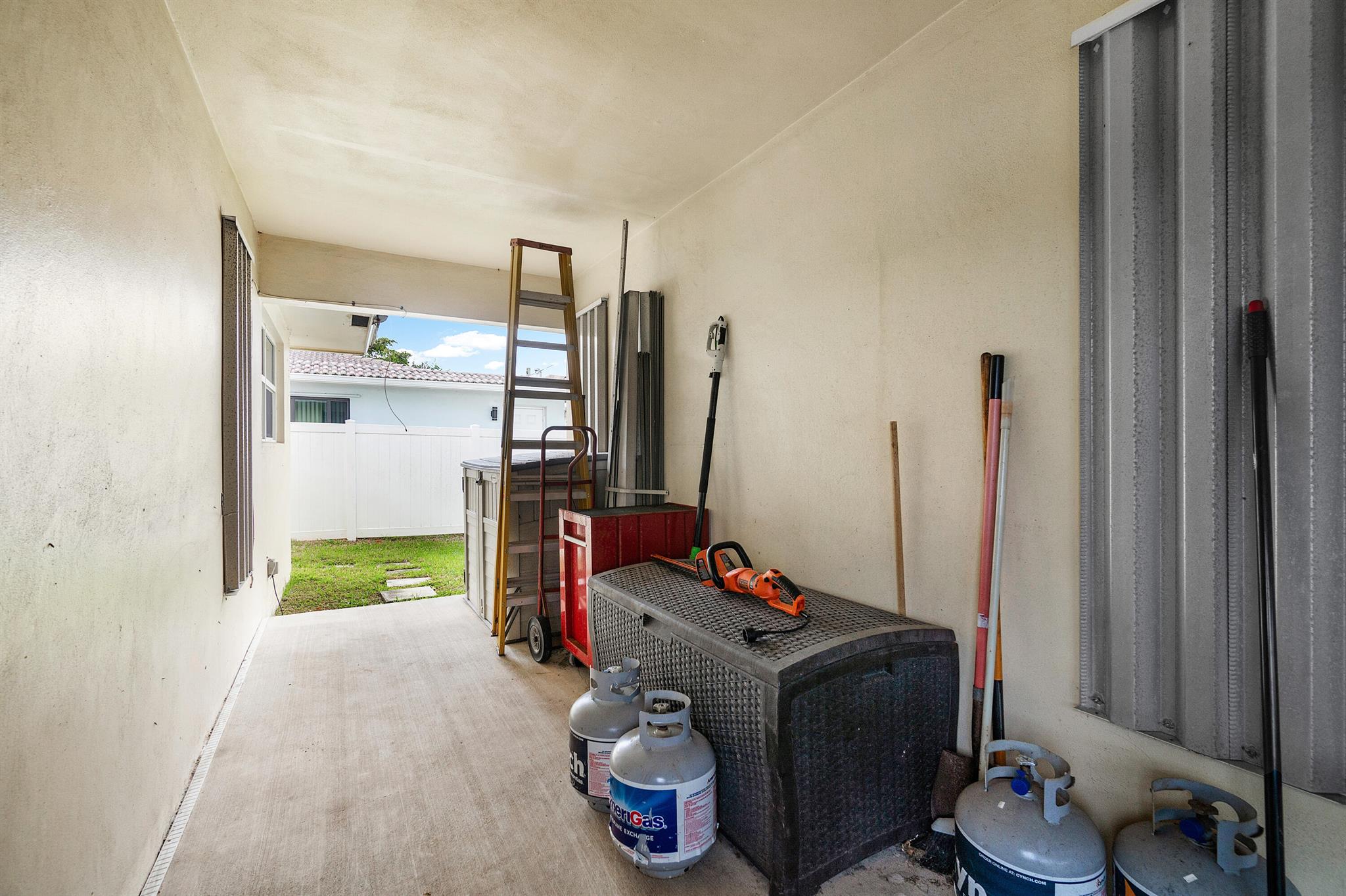 HARBOUR VILLAS - Residential Lease