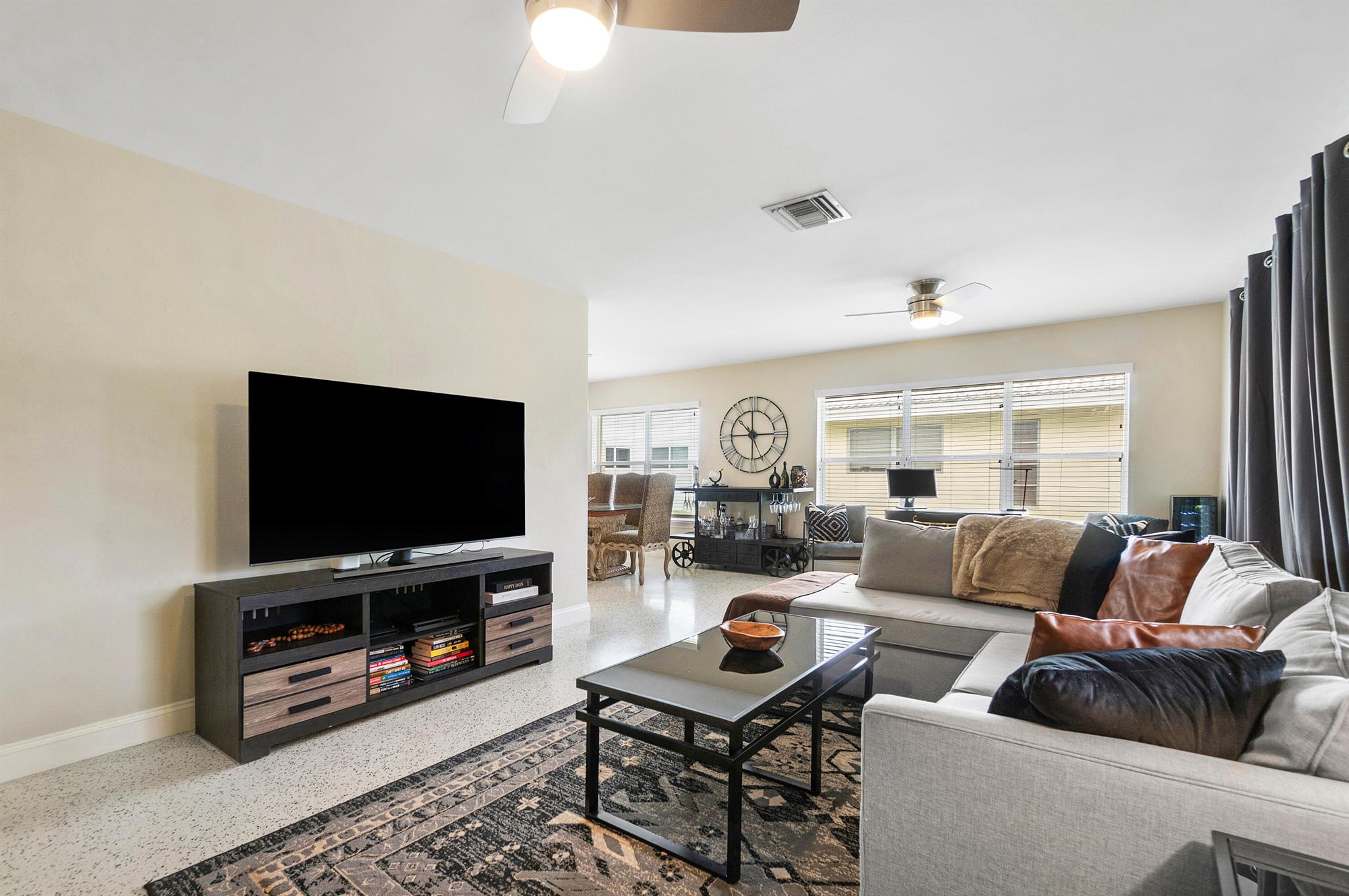 HARBOUR VILLAS - Residential Lease