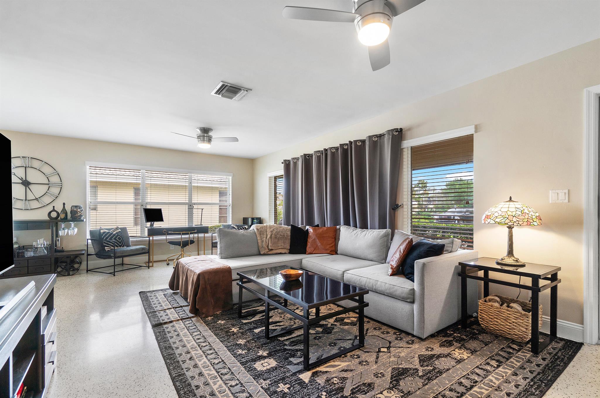 HARBOUR VILLAS - Residential Lease