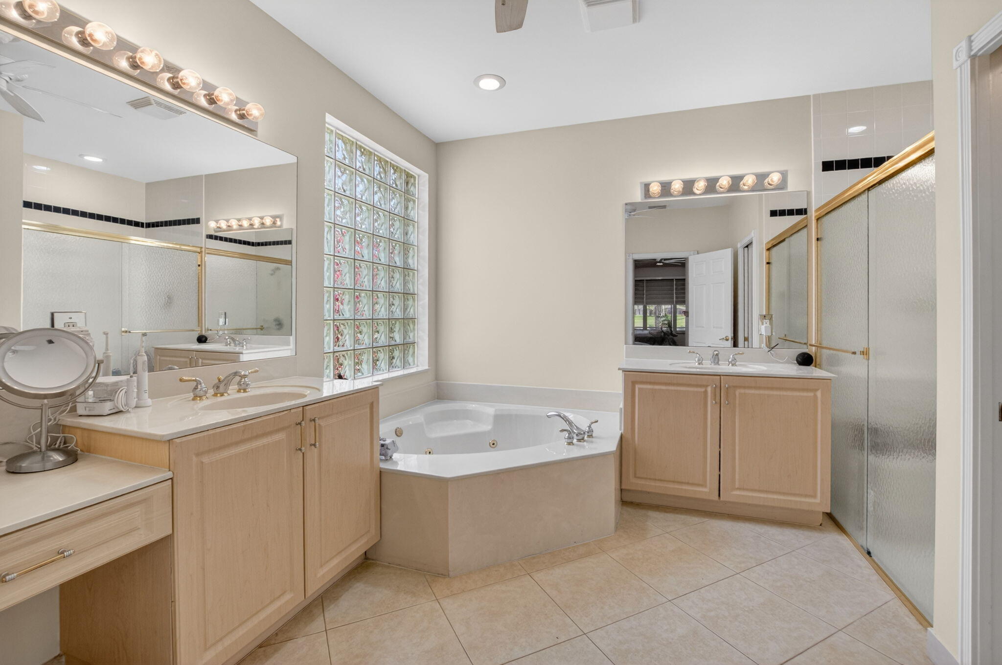 VALENCIA SHORES 5 - Residential