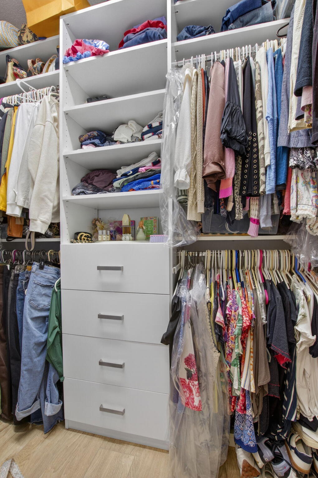 VALENCIA SHORES 5 - Residential