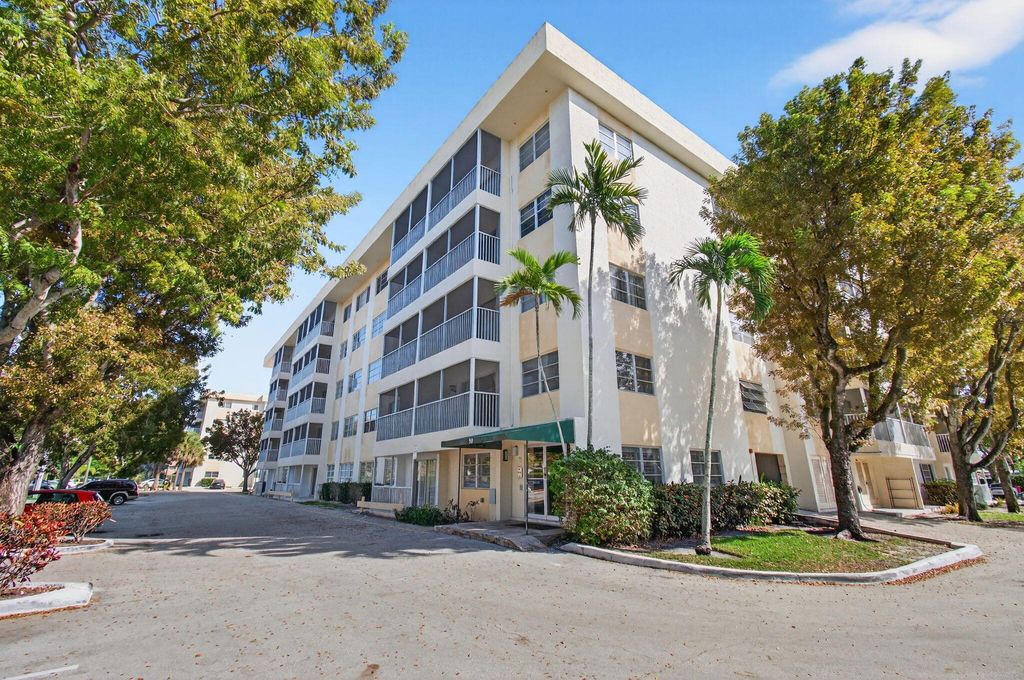 Photo of 50 SW 3rd Avenue #311, Boca Raton, FL 33432 (MLS # R11165213)