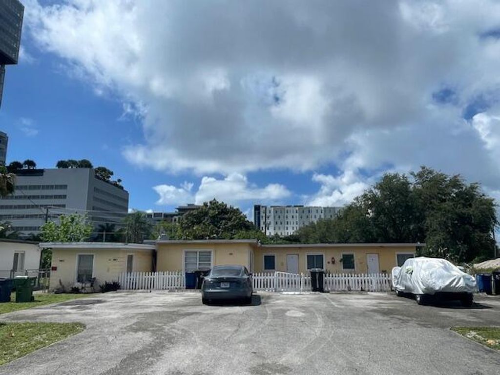 Photo of 224 SE 9th Court #1-4, Hallandale Beach, FL 33009 (MLS # B26030922)