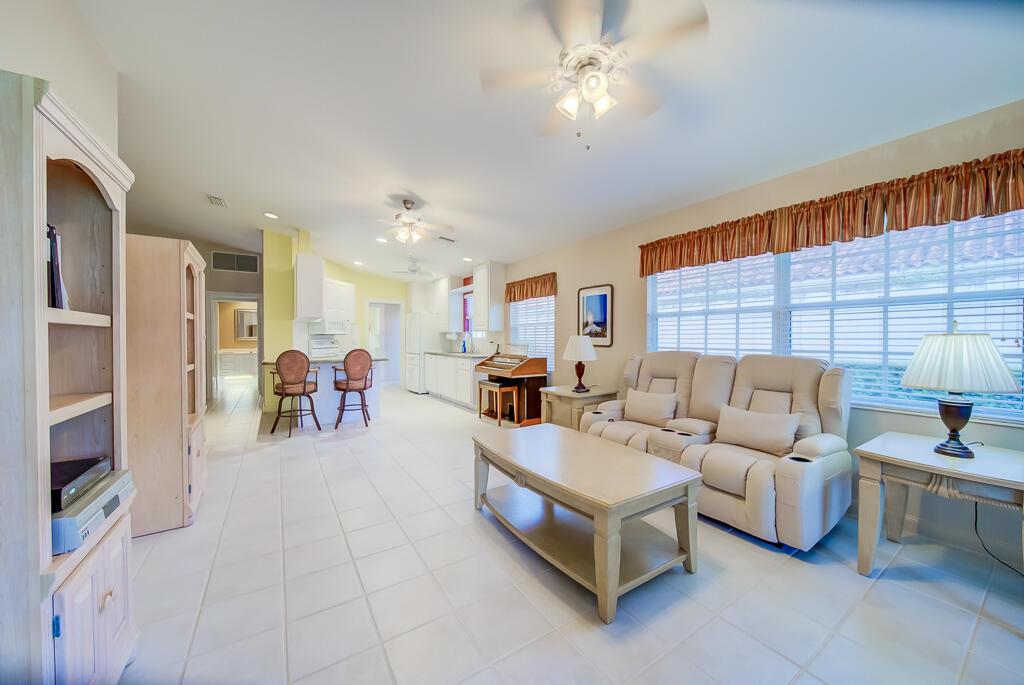 2708 Livingston Lane