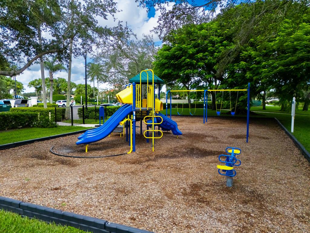 RIVERWALK 4 - Residential