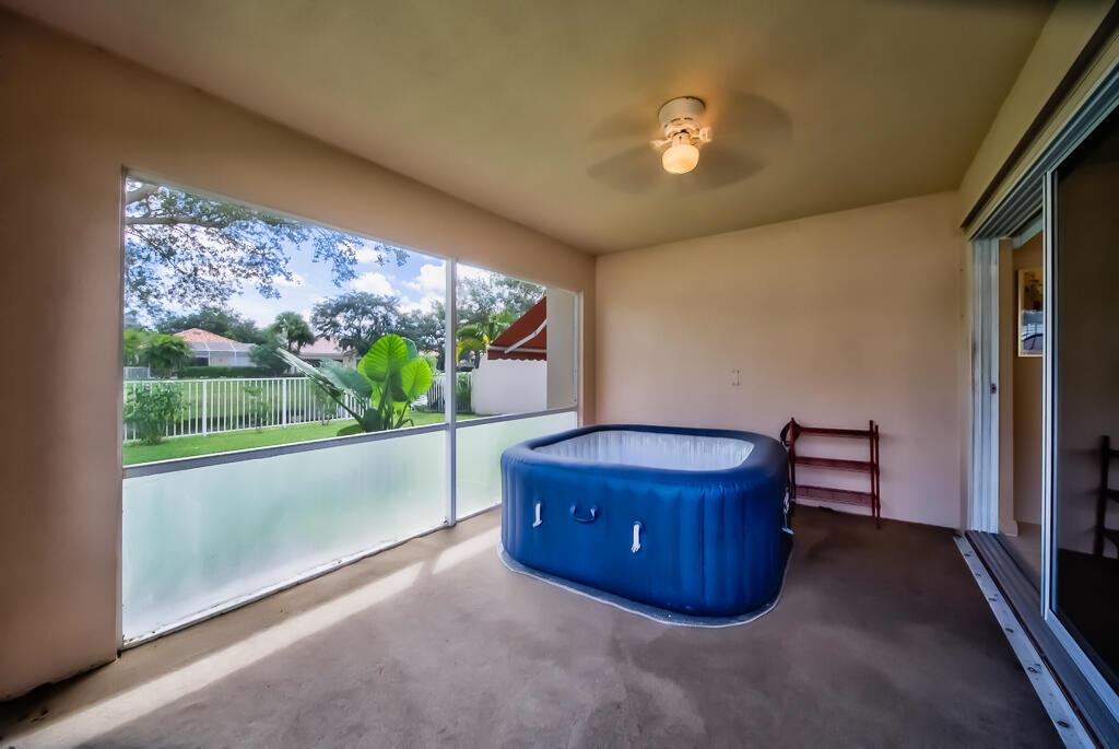 RIVERWALK 4 - Residential