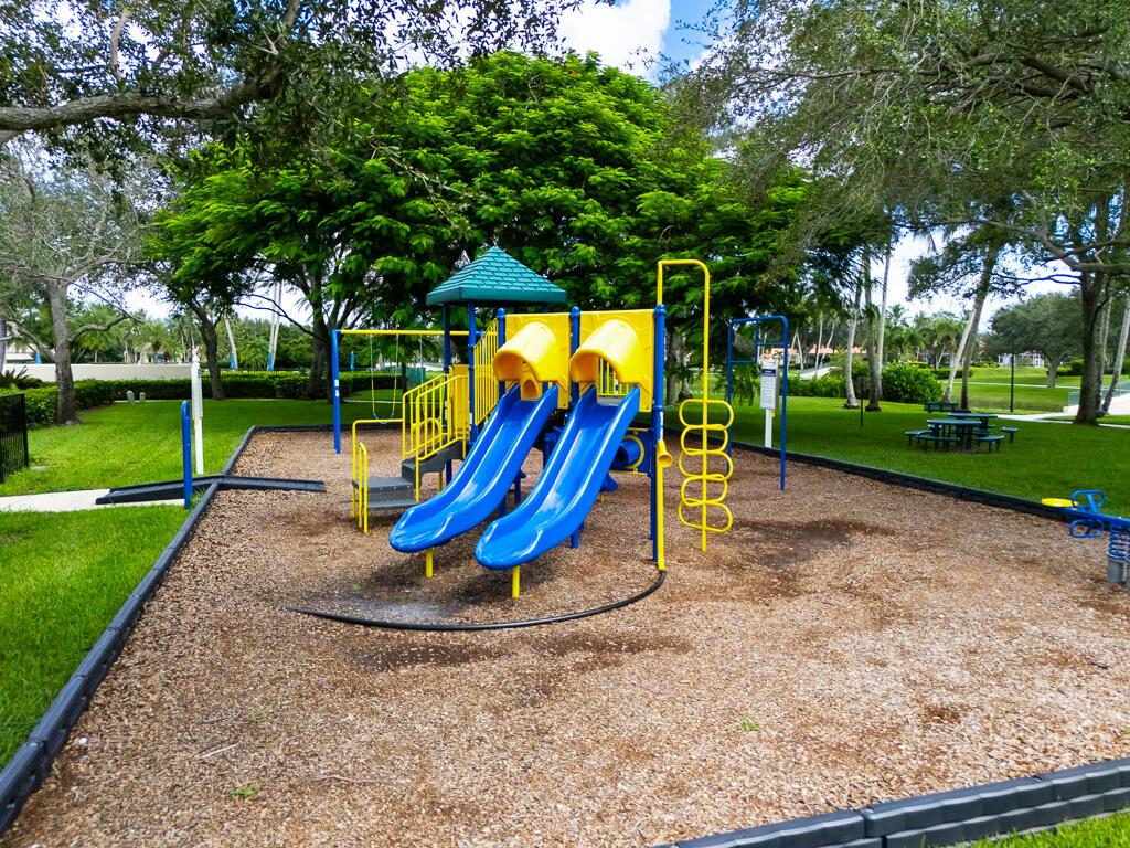RIVERWALK 4 - Residential