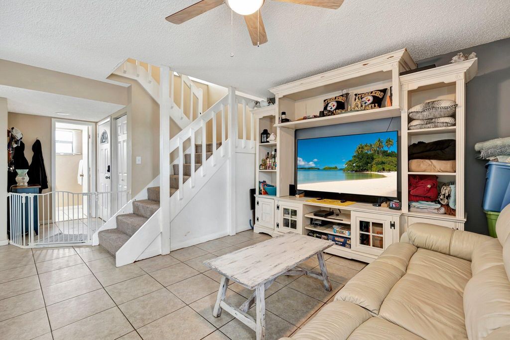 Photo of 404 Lakewood Court #3b, Jupiter, FL 33458 (MLS # R11001090)