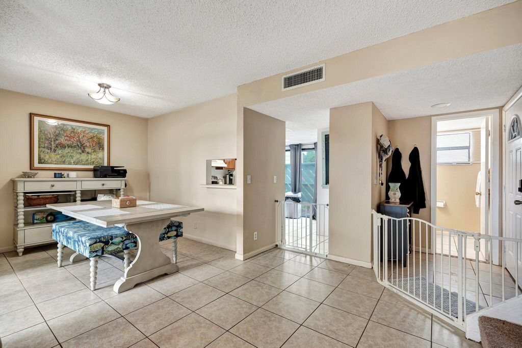 Photo of 404 Lakewood Court #3b, Jupiter, FL 33458 (MLS # R11001090)