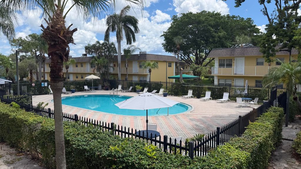 Photo of 5168 NE 6th Avenue #431, Oakland Park, FL 33334 (MLS # B26035401)
