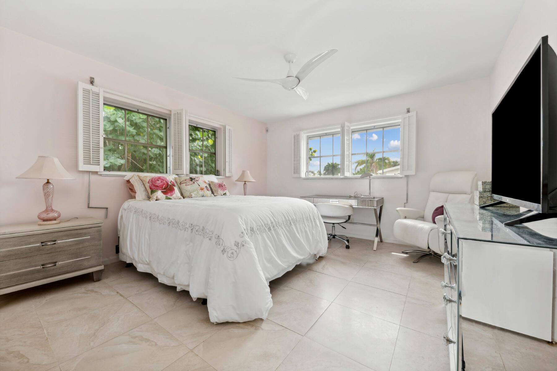 301 Venetian Drive 15