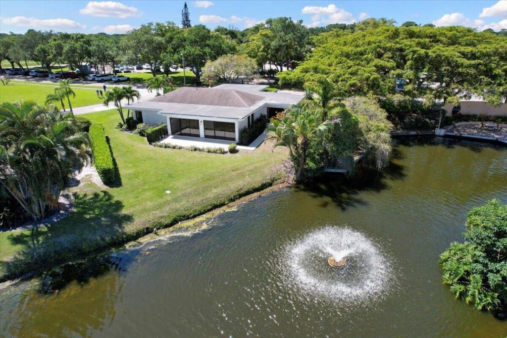 Photo of 13297 Garth Court, Palm Beach Gardens, FL 33418 (MLS # R10977167)