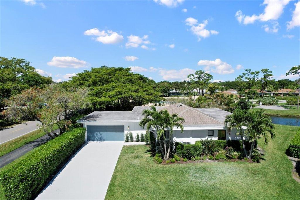 Photo of 13297 Garth Court, Palm Beach Gardens, FL 33418 (MLS # R10977167)