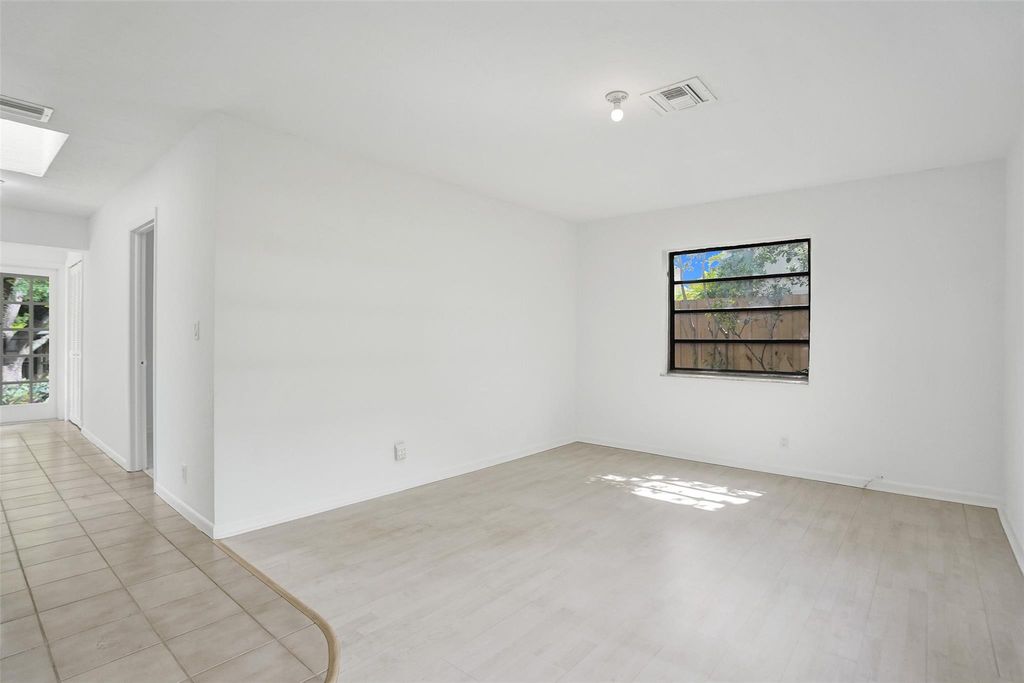 Photo of 1273 NE 37 Street, Oakland Park, FL 33334 (MLS # F10455719)