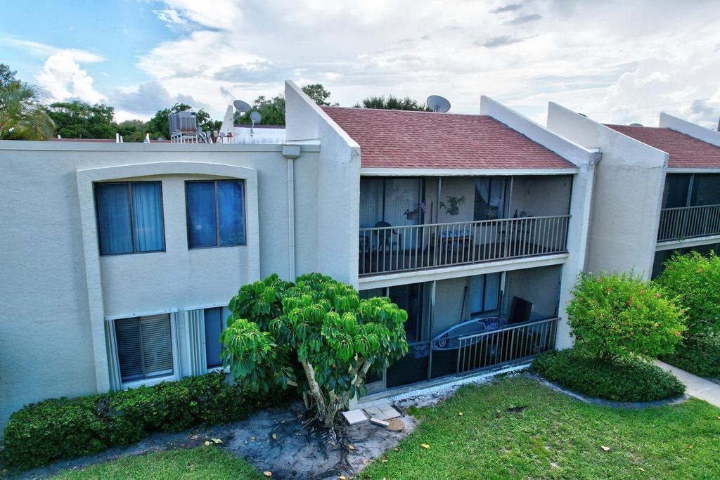 Photo of 150 Pineview F5 Road #F5, Jupiter, FL 33469 (MLS # R10831898)