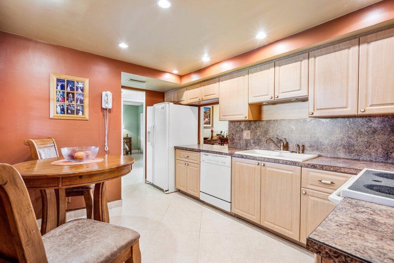 BOCA TEECA CONDO 8 - Residential Lease