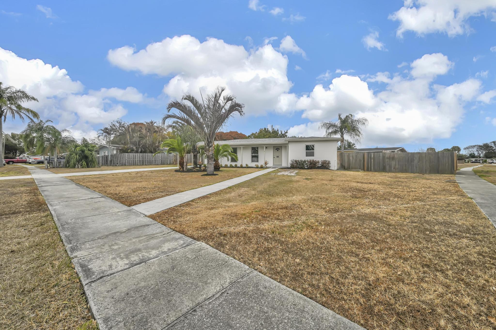 105 SE Castana Court