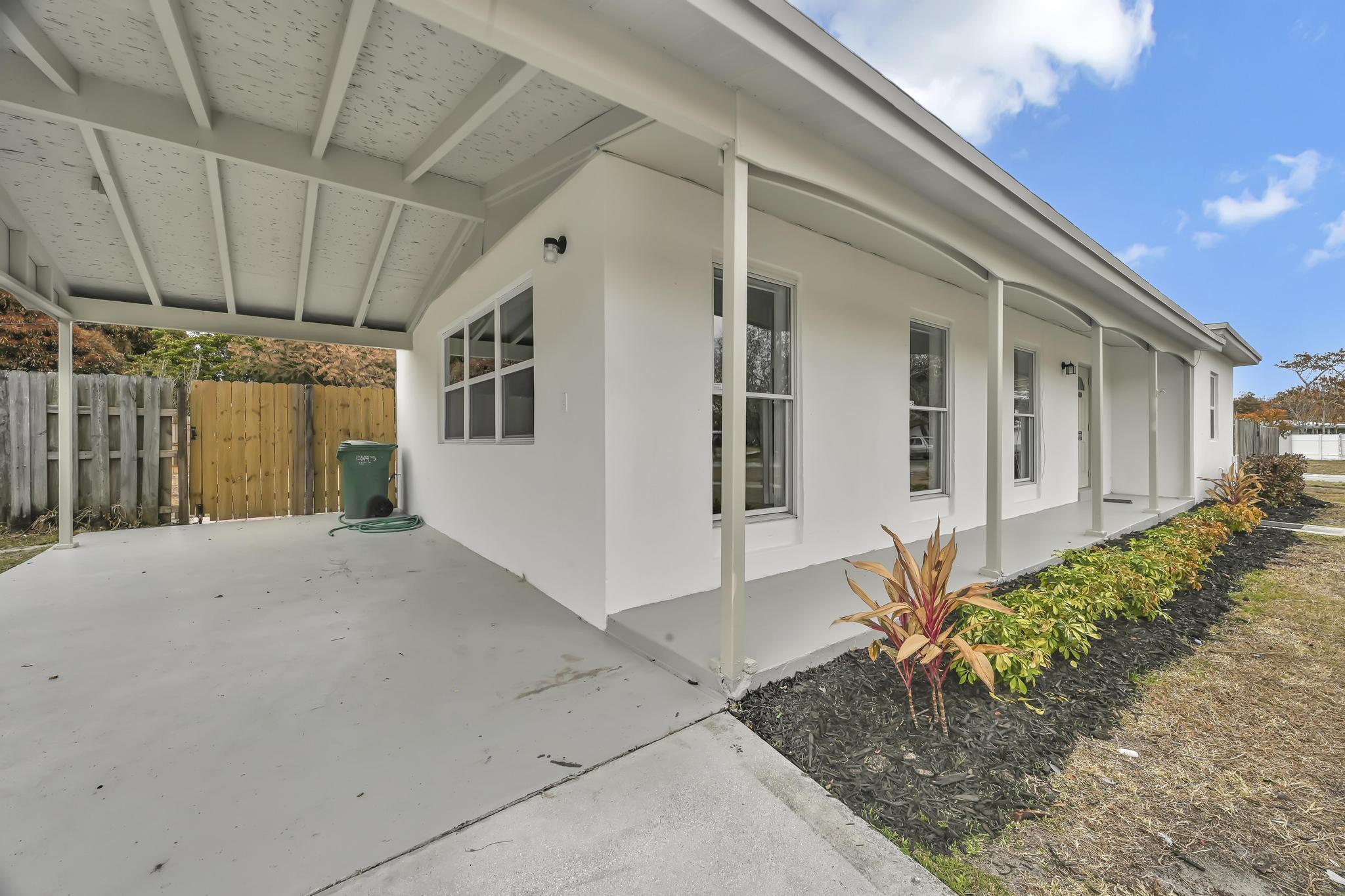 105 SE Castana Court