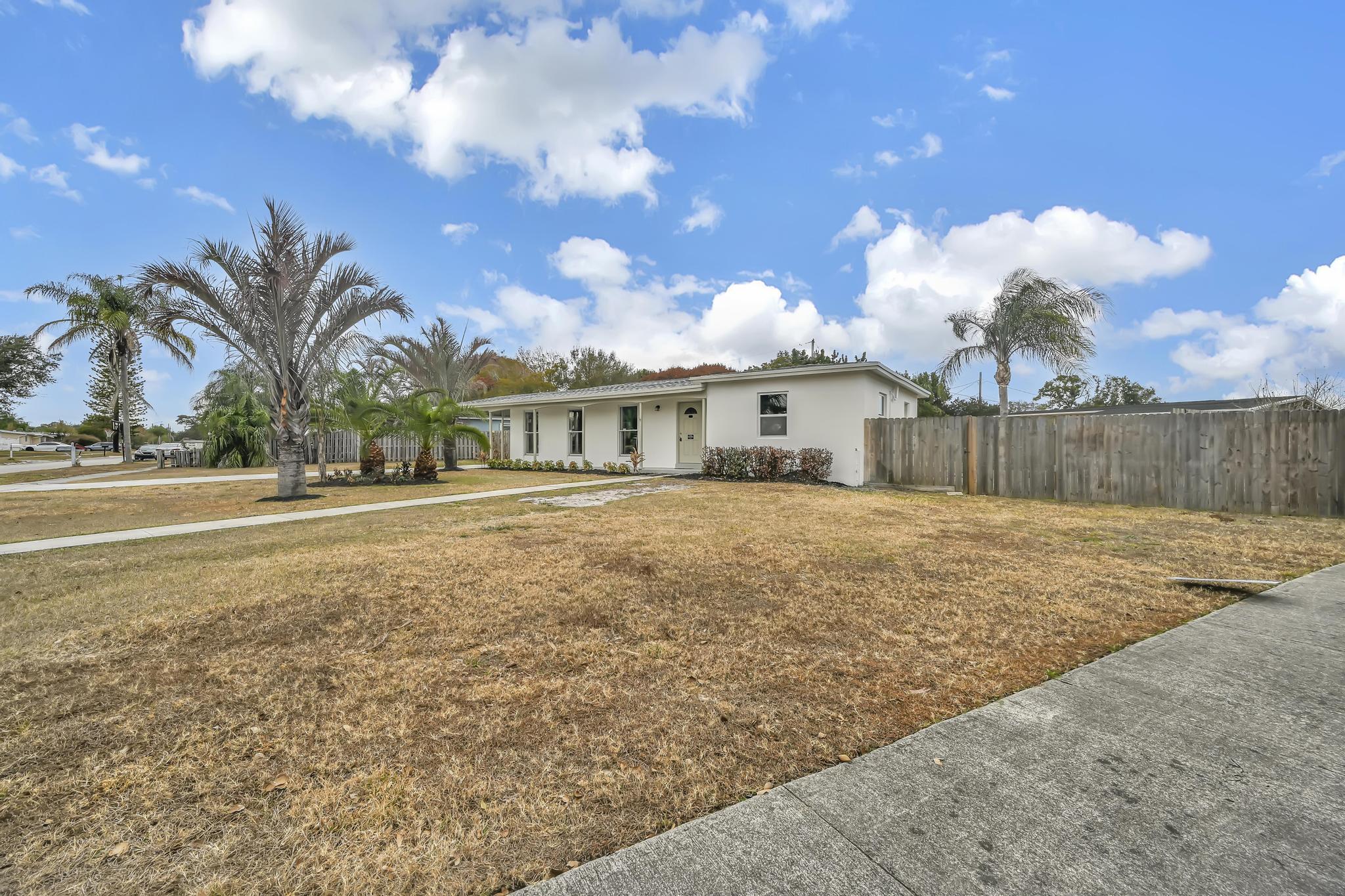 105 SE Castana Court