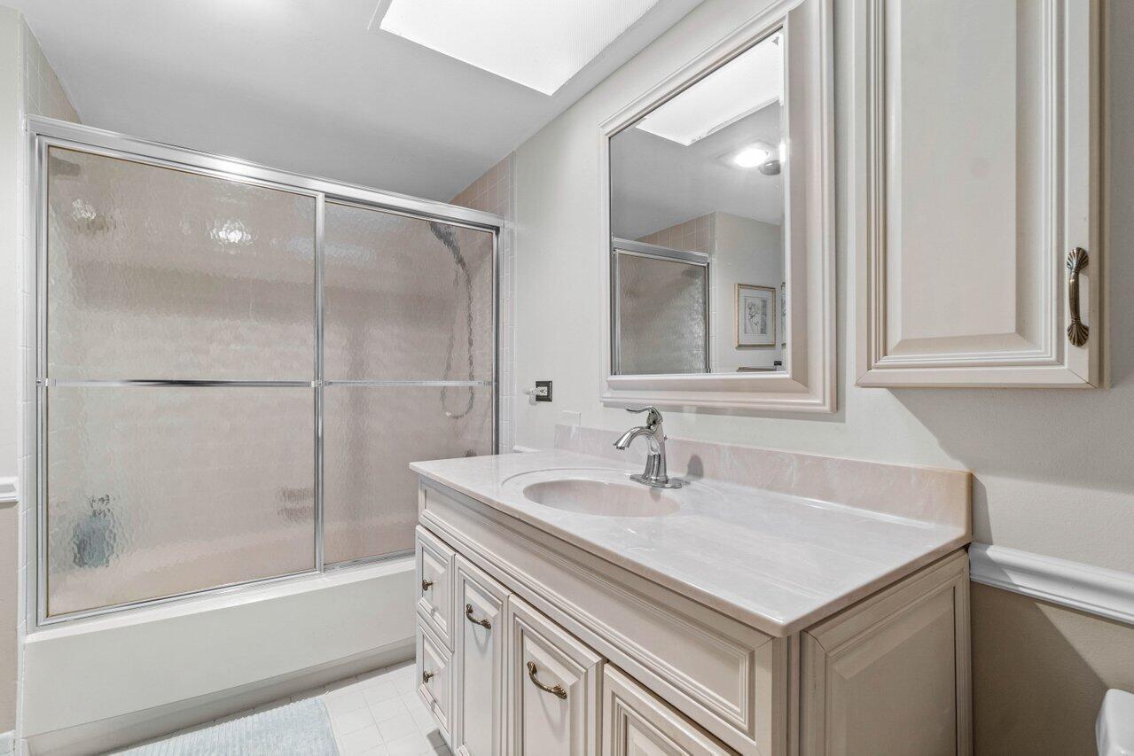 PINES OF BOCA BARWOOD CONDO - Residential Lease