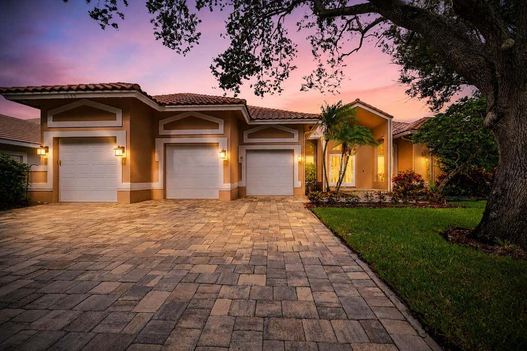 Photo of 1960 HARTFORD Way, Coral Springs, FL 33071 (MLS # B26059047)