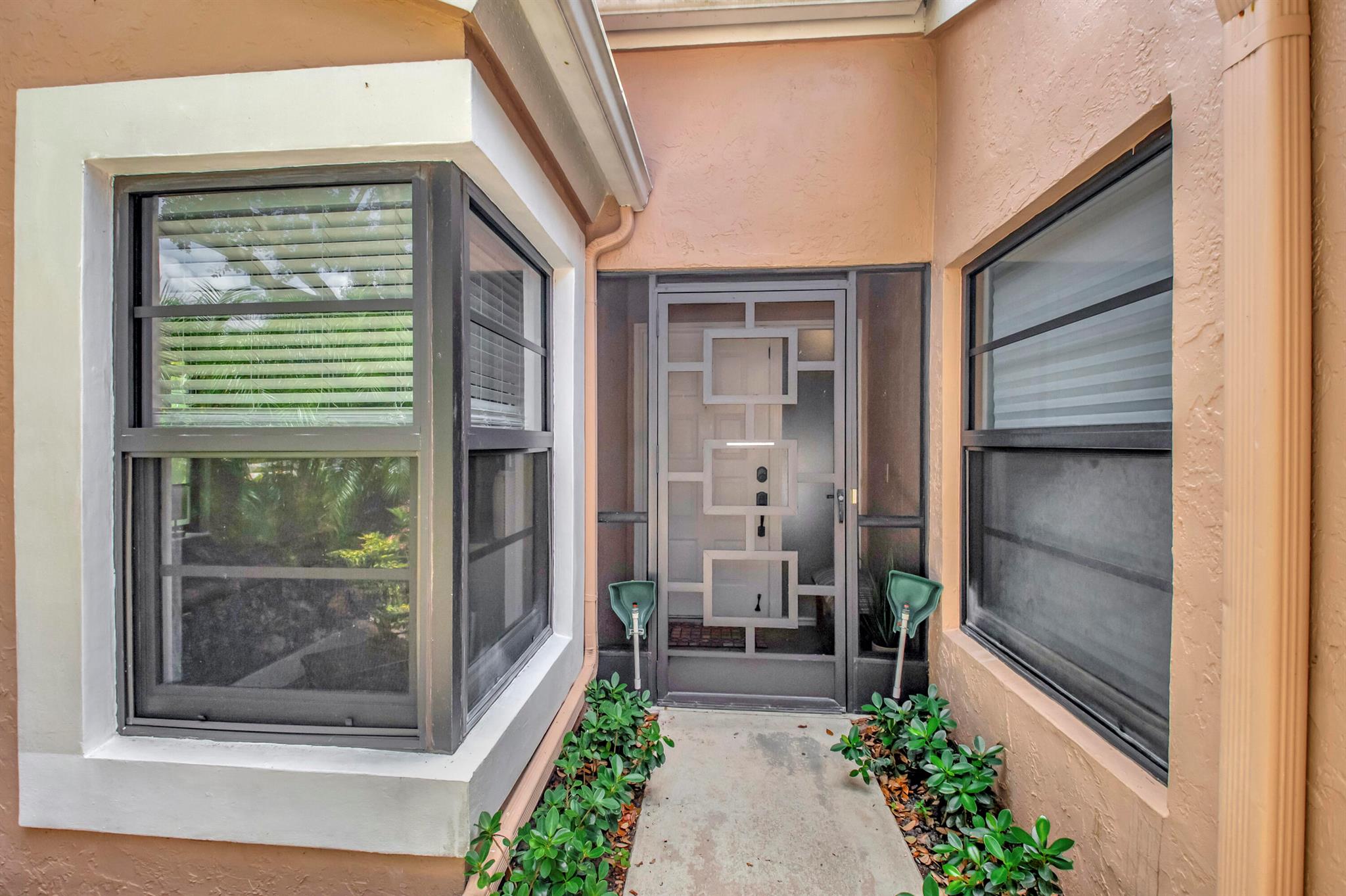 WHISPER WALK  PARKSHORE - Residential