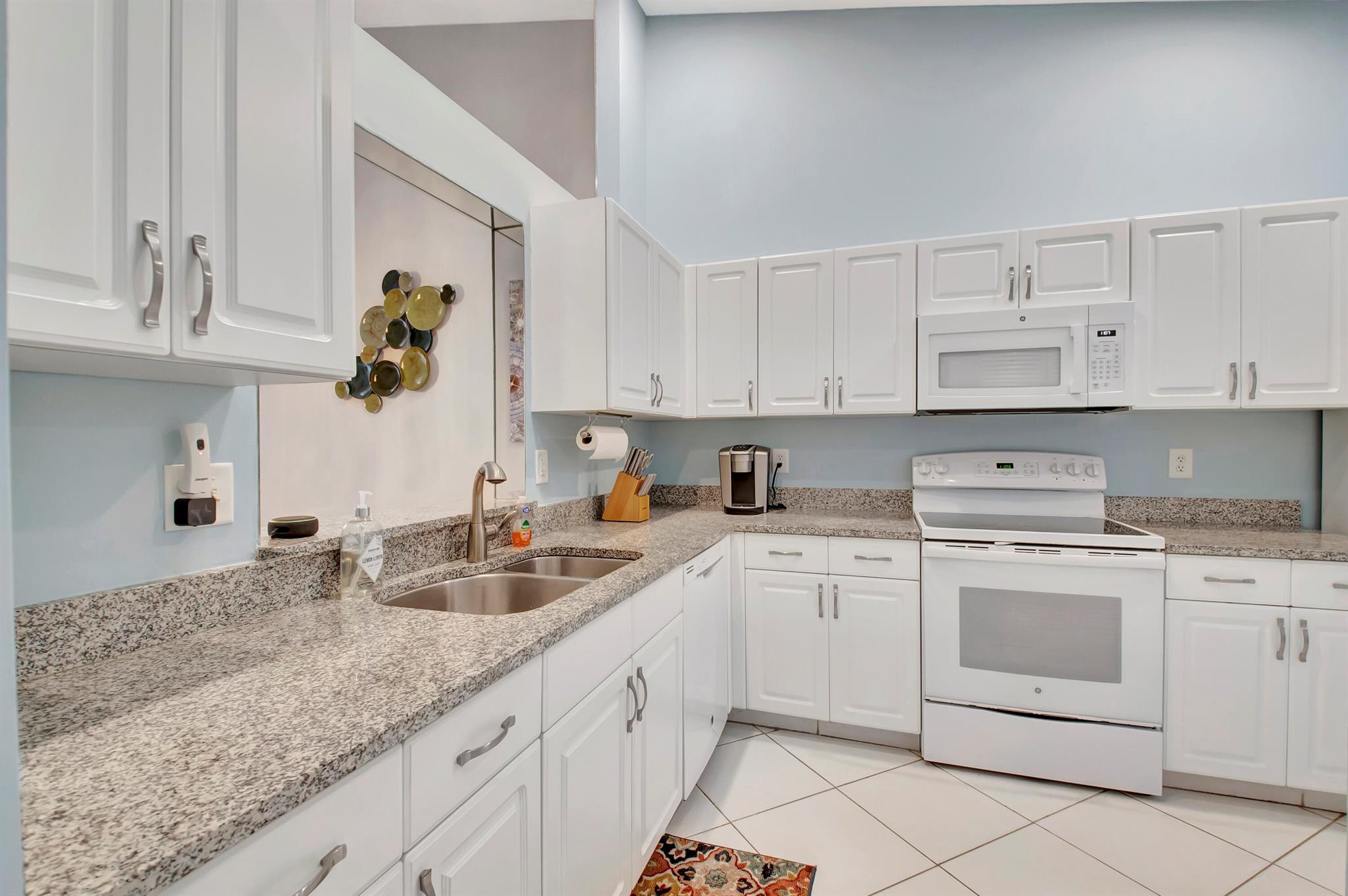 WHISPER WALK  PARKSHORE - Residential