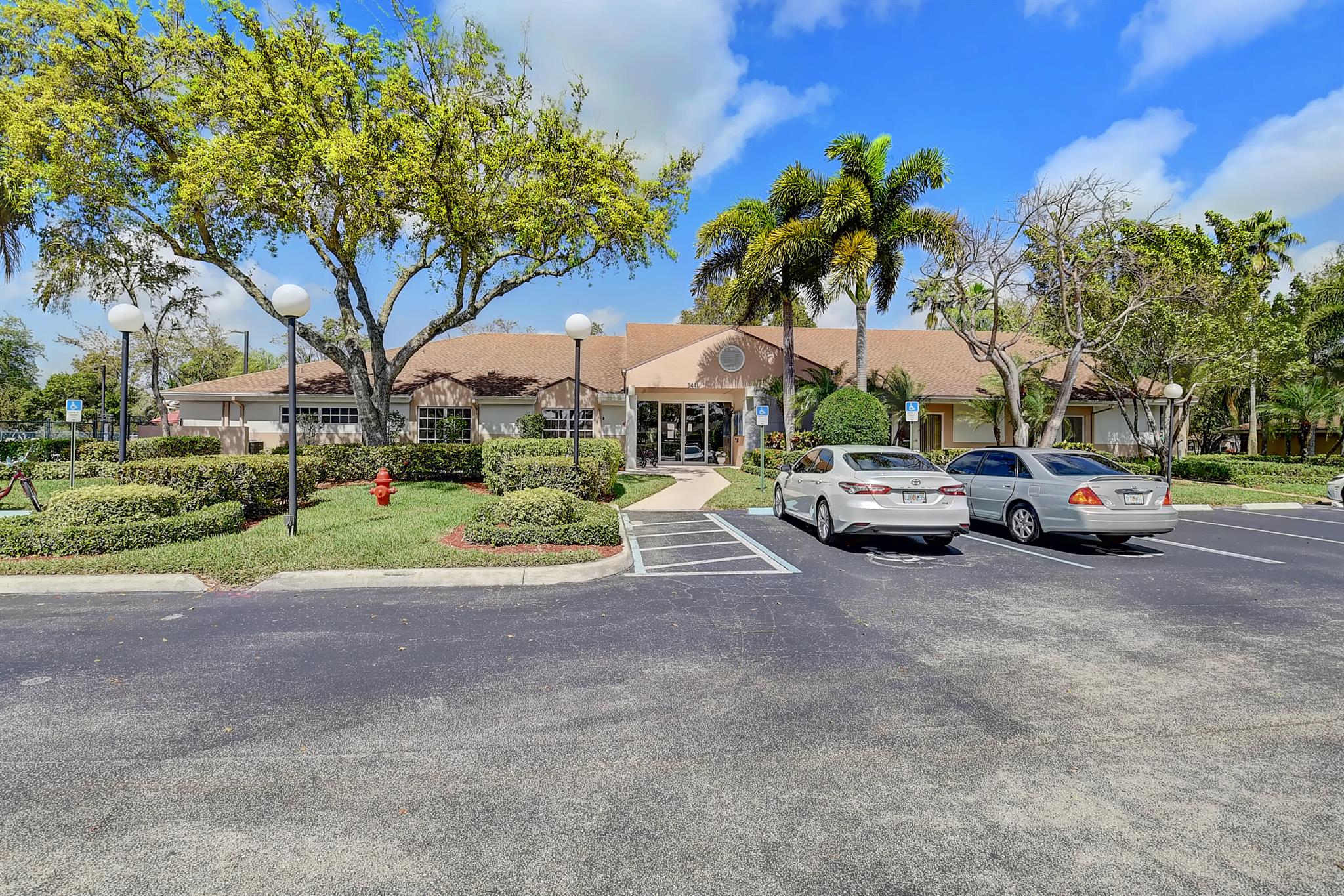 WHISPER WALK  PARKSHORE - Residential