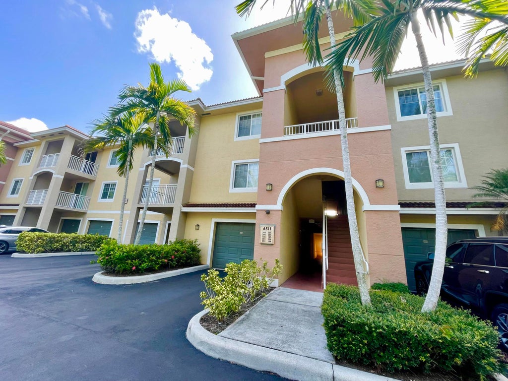 Photo of 6511 Emerald Dunes Drive #203, West Palm Beach, FL 33411 (MLS # R10986144)