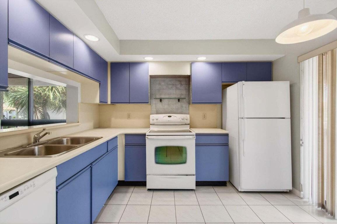 SAN REMO GOLF & TENNIS CLUB - Residential Lease