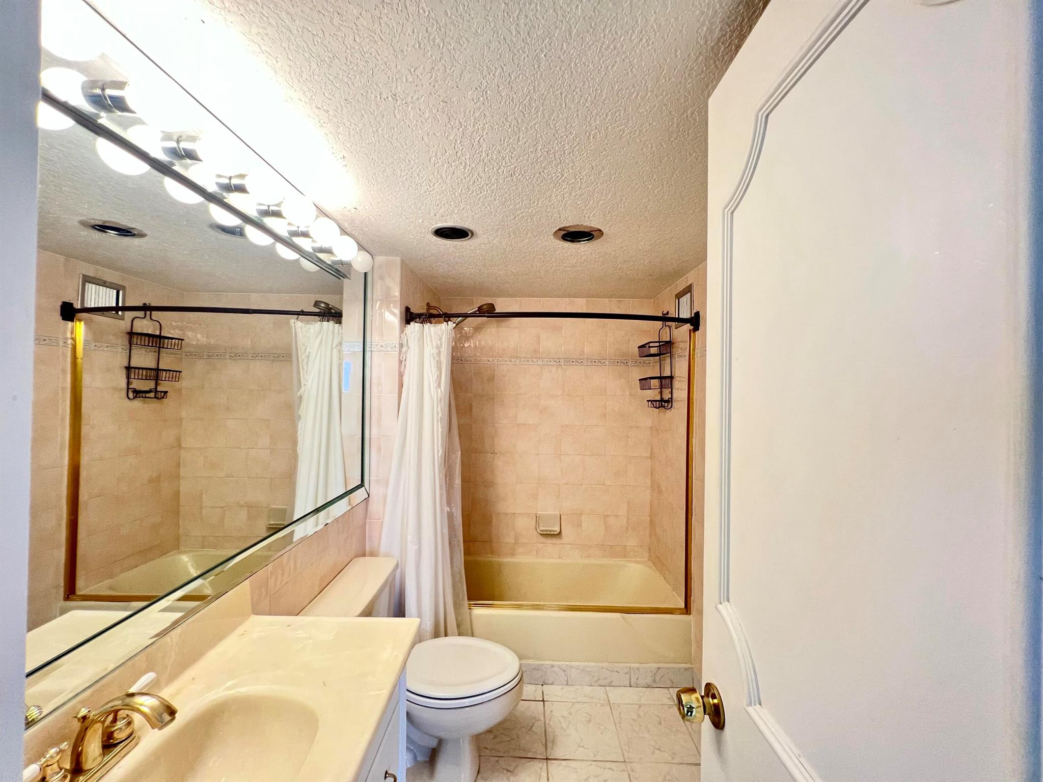 OCEAN HILLSBORO CONDO - Residential Lease