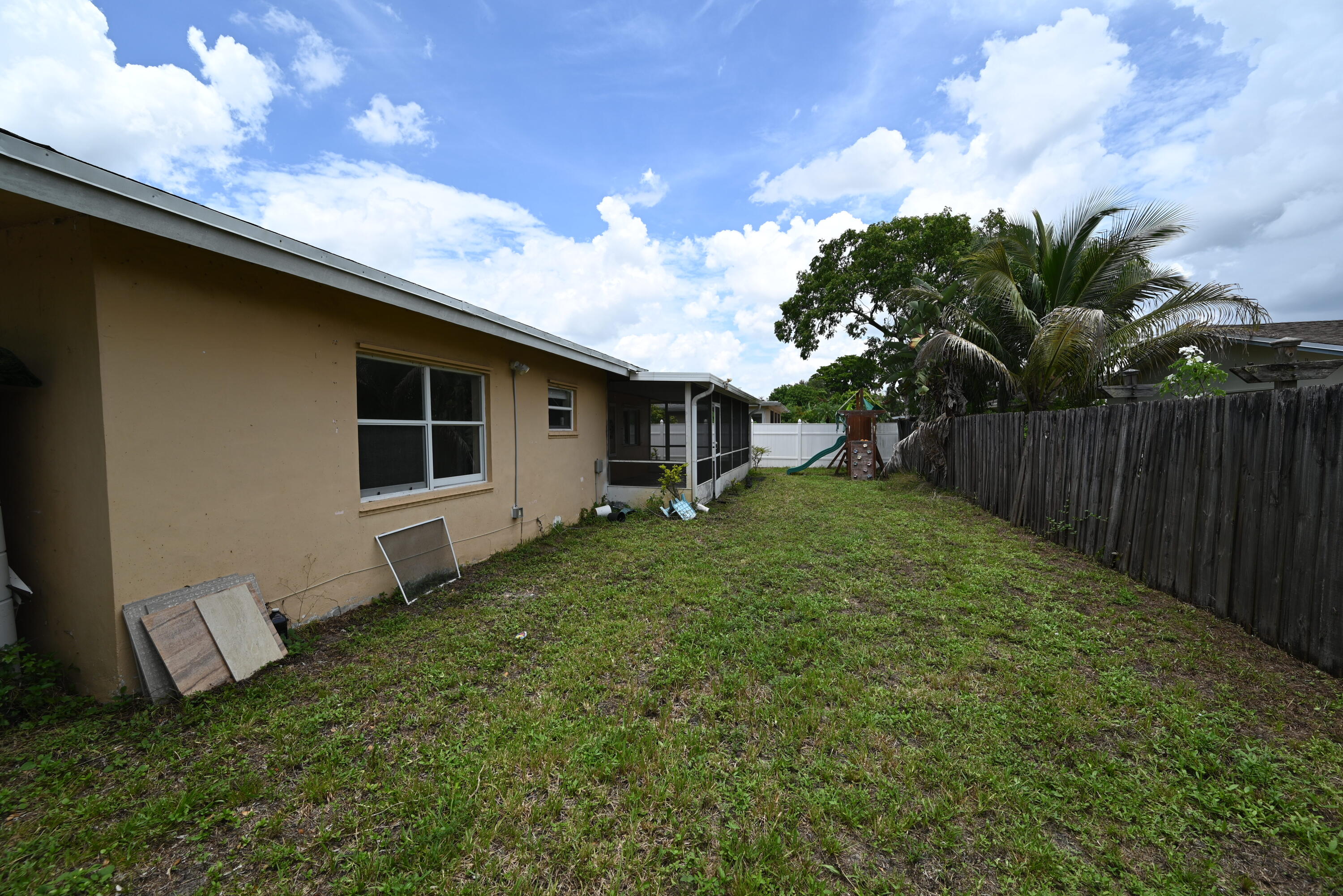 8208 NW 75TH Avenue
