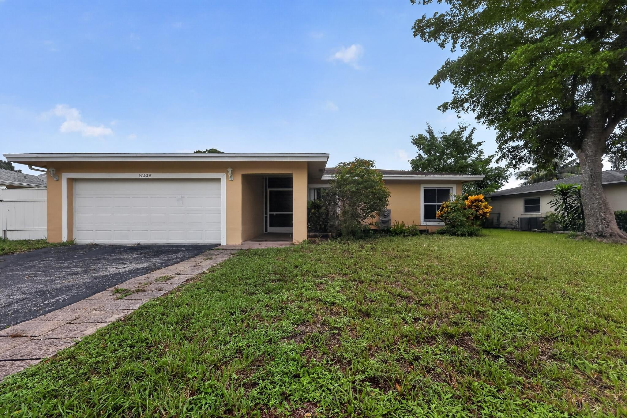 8208 NW 75TH Avenue