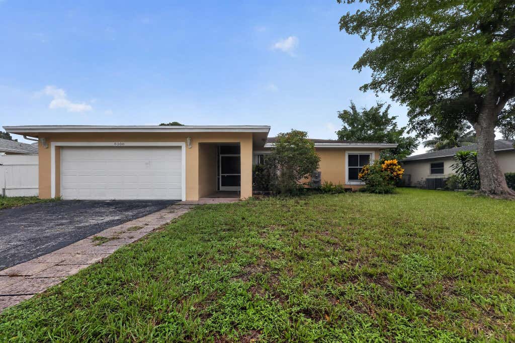 Photo of 8208 NW 75TH Avenue, Tamarac, FL 33321 (MLS # B26060309)