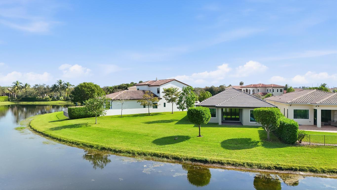 8275 Grand Prix Lane