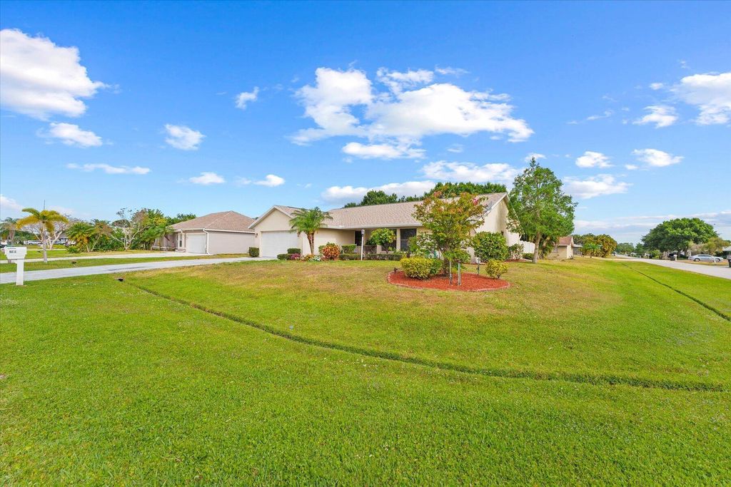 Photo of 799 SE Fallon Drive, Port Saint Lucie, FL 34983 (MLS # R10993610)