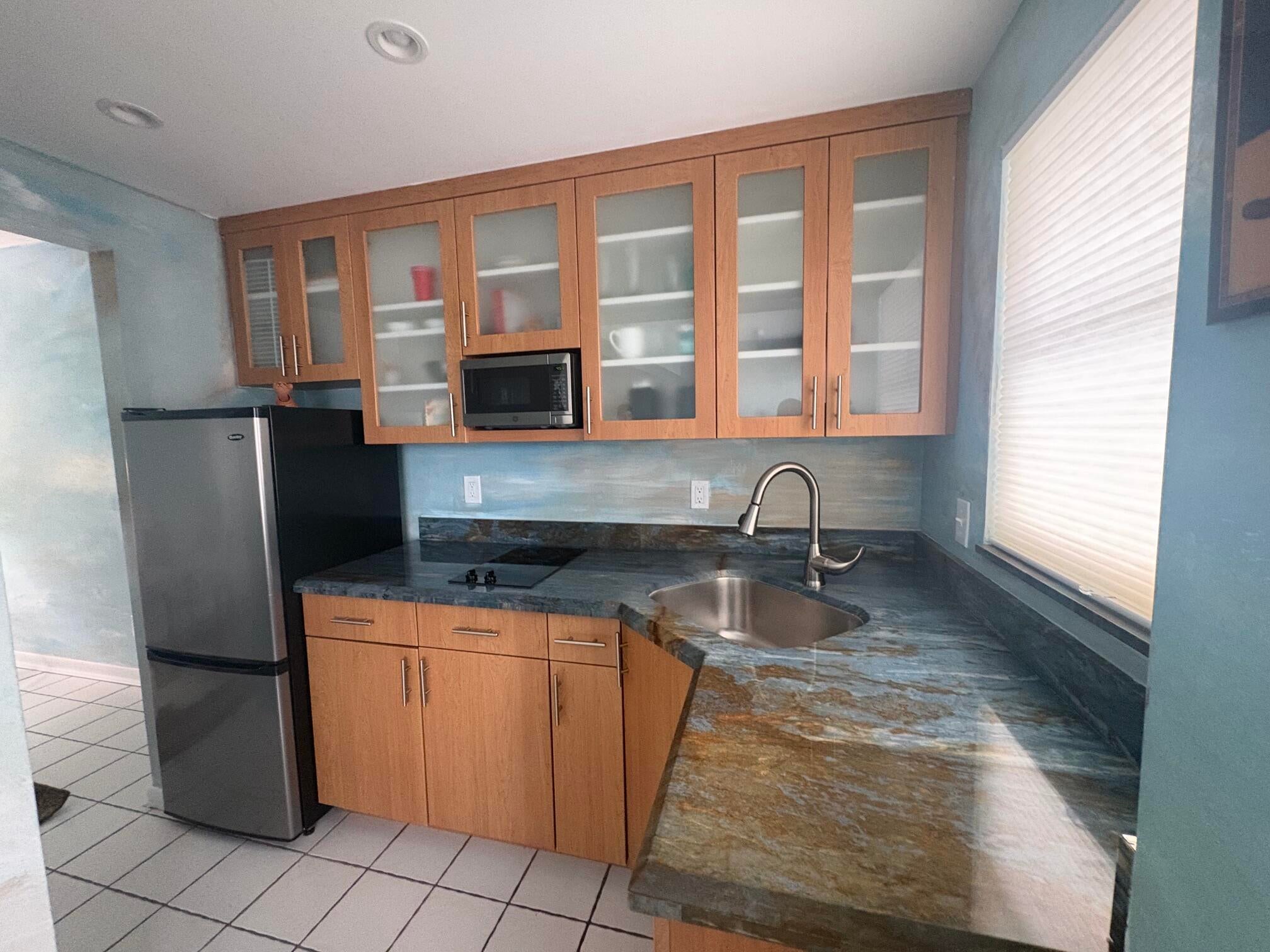 9 N BIRCH Road 402