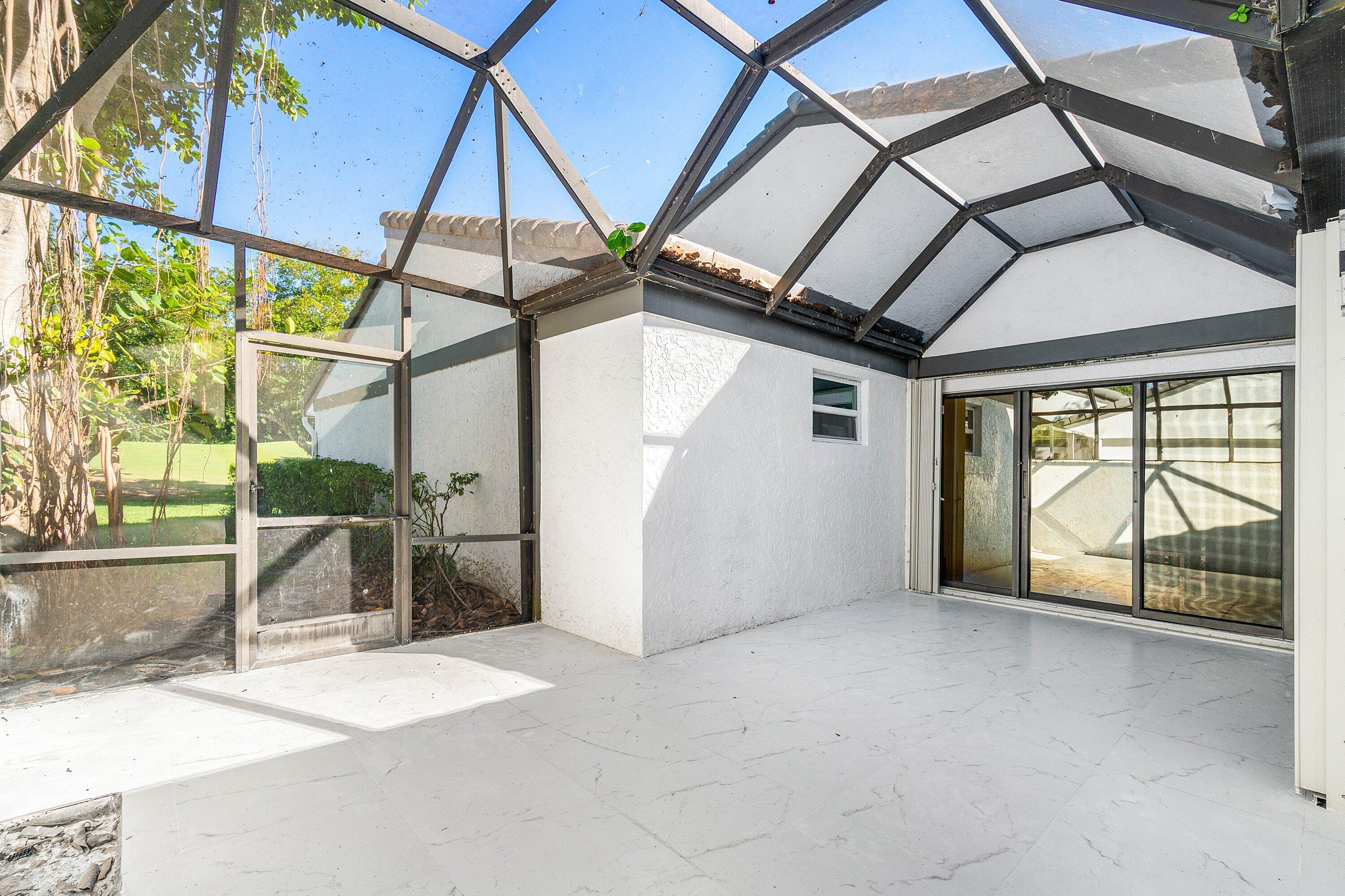 VILLAS OF HAMPSHIRE CONDO - Residential