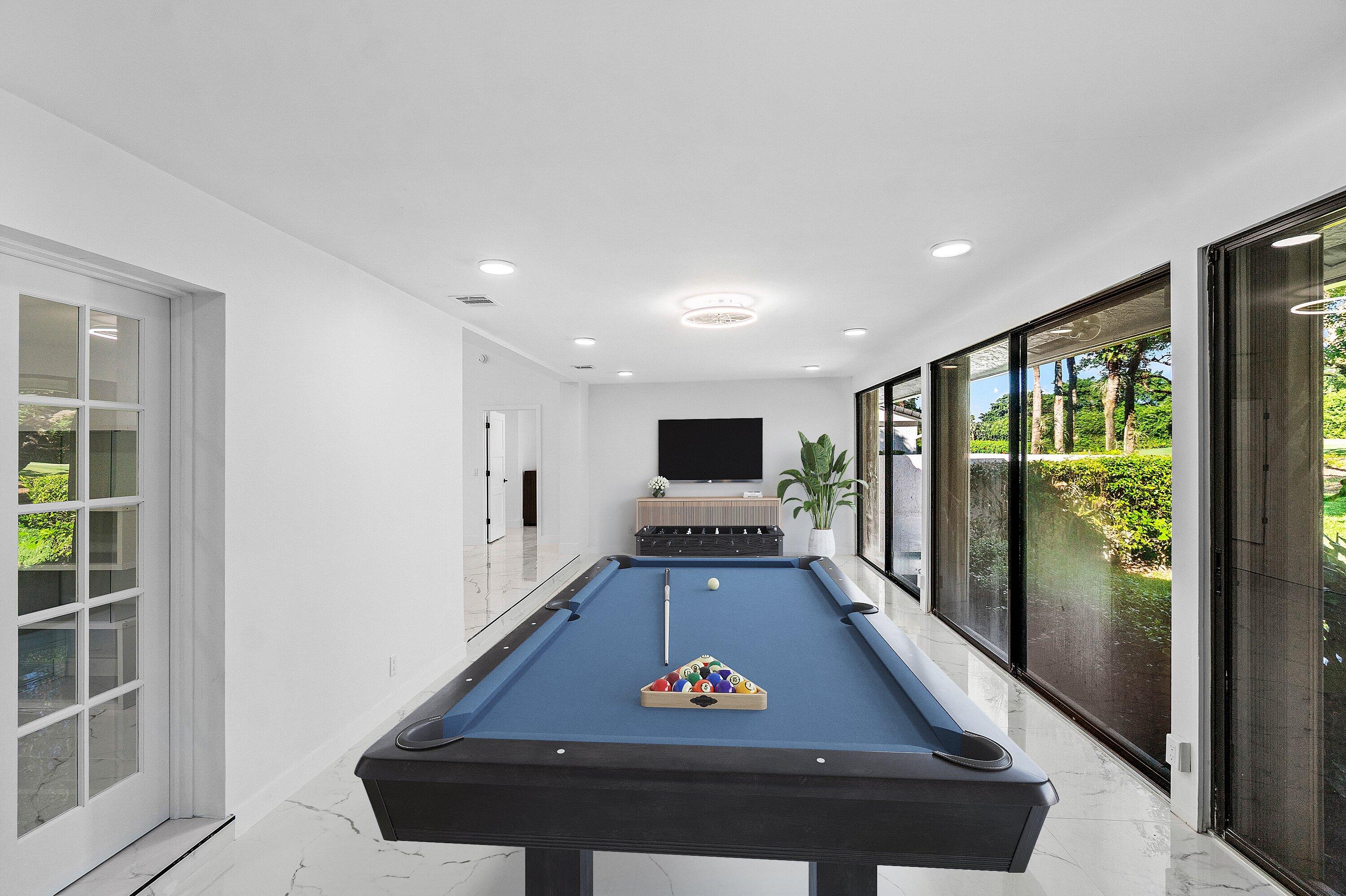 VILLAS OF HAMPSHIRE CONDO - Residential