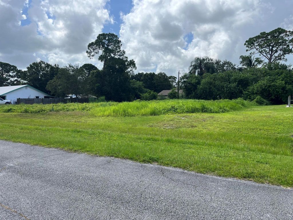 Photo of 6705 Bayard Road, Fort Pierce, FL 34951 (MLS # R10910750)