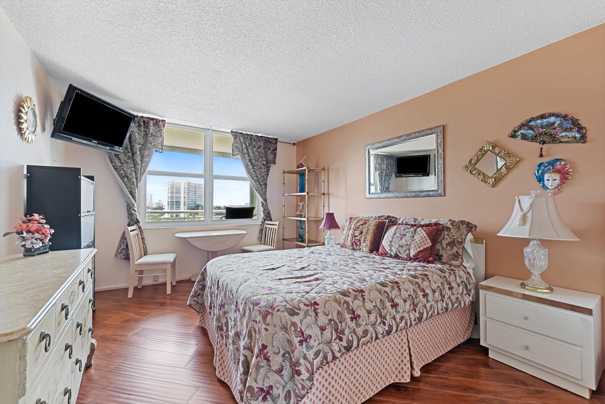 GRANADA HOUSE CONDOMINIUM - Residential