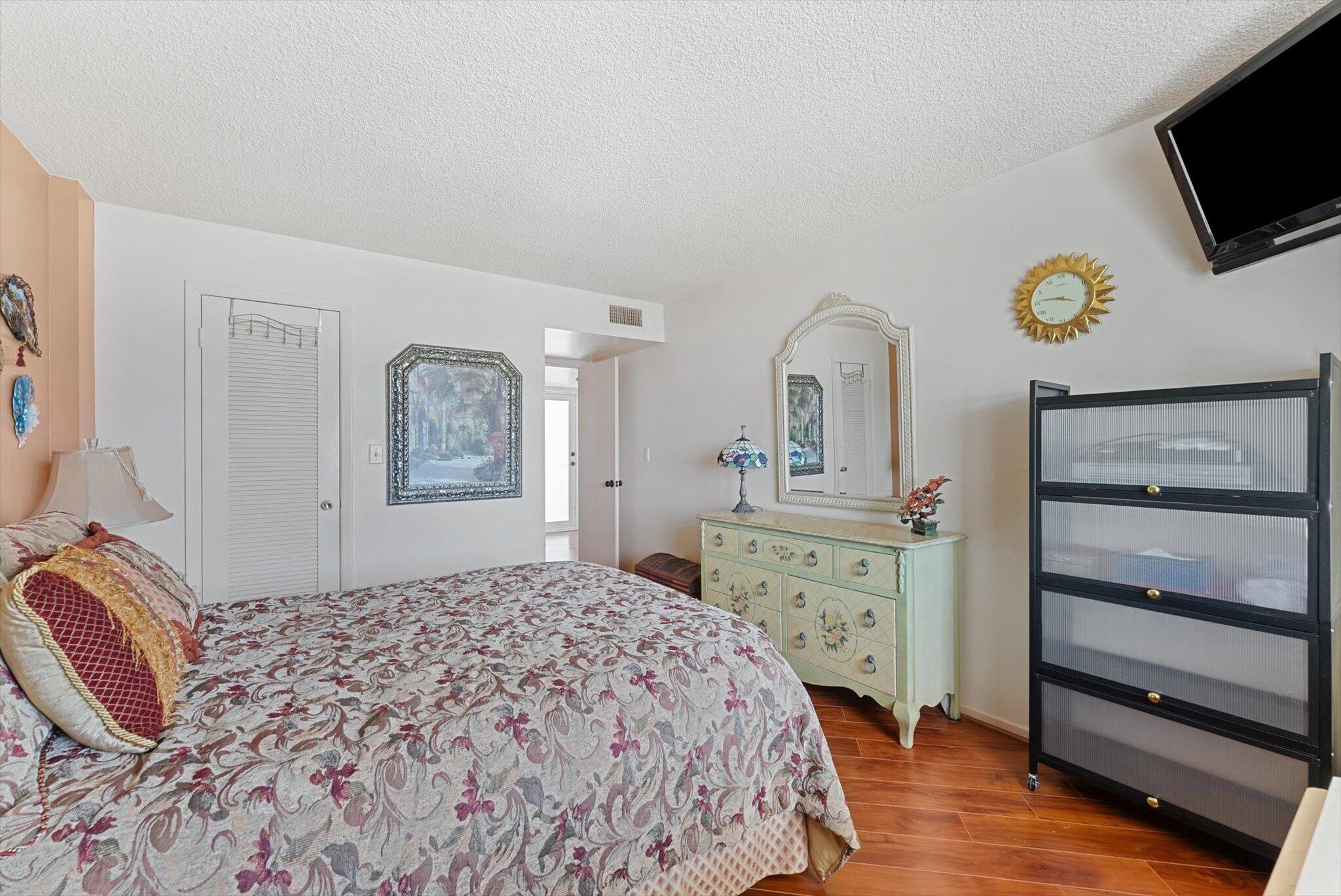 GRANADA HOUSE CONDOMINIUM - Residential